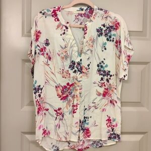Women's floral V neck blouse size small